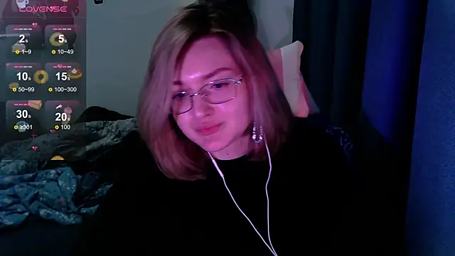 cute1stranger online show from September 17, 2025, 2:19 pm