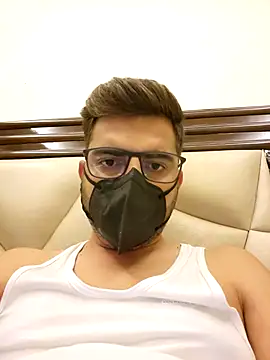 Snapshot of LoveGuruRA chatting on September 12, 2025, 4:29 pm LoveGuruRA online show from September 12, 2025, 4:29 pm