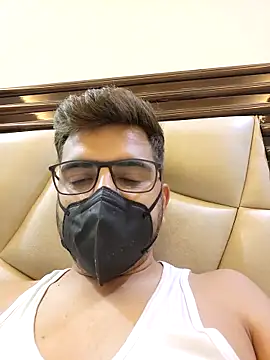 Snapshot of LoveGuruRA chatting on September 13, 2025, 7:02 pm LoveGuruRA online show from September 13, 2025, 7:02 pm