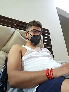 Snapshot of LoveGuruRA chatting on October 8, 2025, 5:27 am LoveGuruRA online show from October 8, 2025, 5:27 am