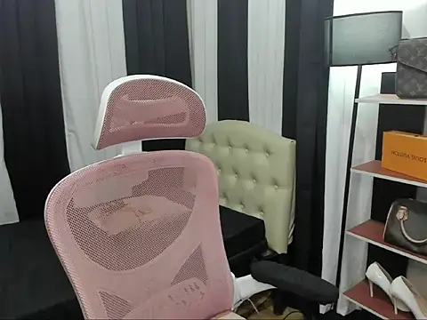 BigUncutCockRhein online show from November 6, 2025, 7:53 am