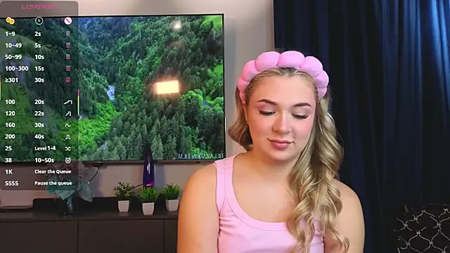 Snapshot of AliaBuerstatte chatting on October 7, 2025, 8:06 pm AliaBuerstatte online show from October 7, 2025, 8:06 pm