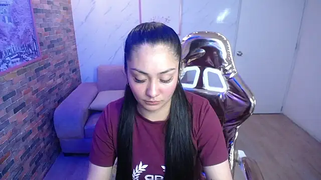 Snapshot of Ivony18_b chatting on September 9, 2025, 3:17 am Ivony18 b online show from September 9, 2025, 3:17 am