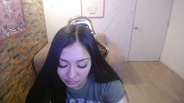 Snapshot of Ivony18_b chatting on September 13, 2025, 3:06 am Ivony18 b online show from September 13, 2025, 3:06 am