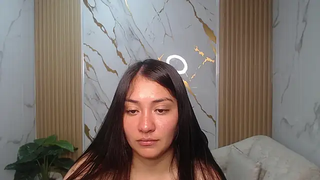 Snapshot of Ivony18_b chatting on October 14, 2025, 3:07 am Ivony18 b online show from October 14, 2025, 3:07 am