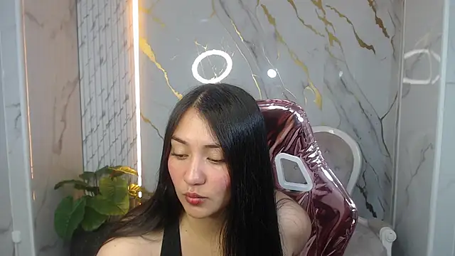 Snapshot of Ivony18_b chatting on October 15, 2025, 8:09 pm Ivony18 b online show from October 15, 2025, 8:09 pm