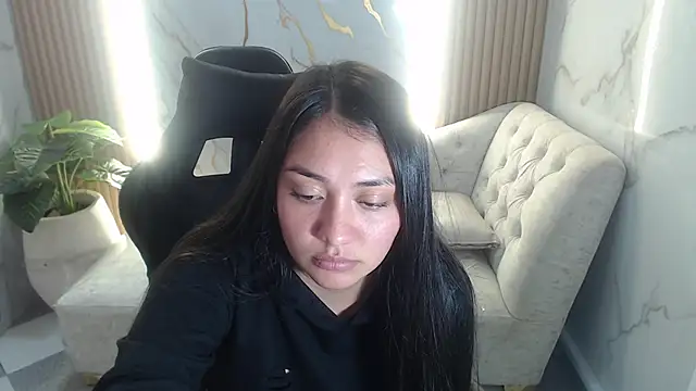 Snapshot of Ivony18_b chatting on October 16, 2025, 8:15 am Ivony18 b online show from October 16, 2025, 8:15 am