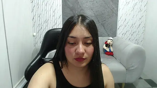 Snapshot of Ivony18_b chatting on October 28, 2025, 3:10 am Ivony18 b online show from October 28, 2025, 3:10 am