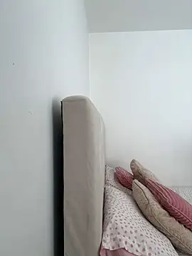 MaddieHeart online show from September 15, 2025, 4:18 pm