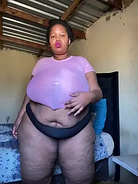 Snapshot of Curvycandy95 chatting on July 18, 2026, 9:24 am Curvycandy95 online show from July 18, 2026, 9:24 am