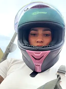 AlannaEvons online show from November 15, 2025, 9:54 pm