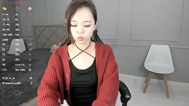 Yunleah online show from October 7, 2025, 2:53 am