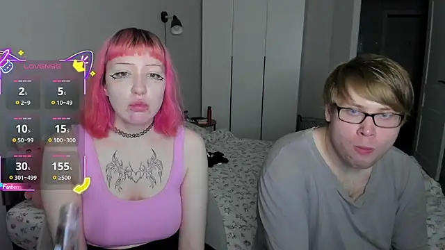 Snapshot of Couple_Molly chatting on October 16, 2025, 4:19 pm Couple Molly online show from October 16, 2025, 4:19 pm