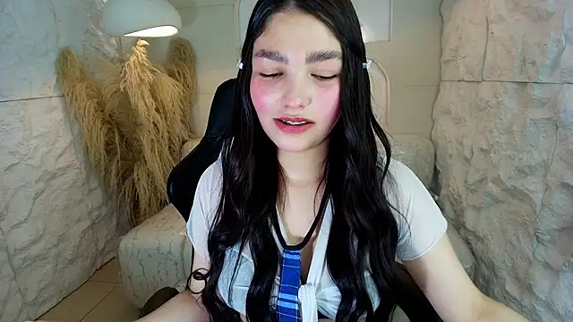 Snapshot of luna__r chatting on October 11, 2025, 7:56 pm luna r online show from October 11, 2025, 7:56 pm