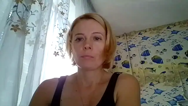 LiluXRose online show from September 15, 2025, 10:15 am