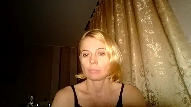 LiluXRose online show from September 25, 2025, 8:34 pm