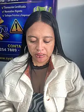 Snapshot of -Mia1 chatting on May 5, 2026, 12:24 pm -Mia1 online show from May 5, 2026, 12:24 pm