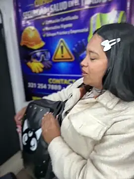 Snapshot of -Mia1 chatting on May 13, 2026, 12:24 pm -Mia1 online show from May 13, 2026, 12:24 pm