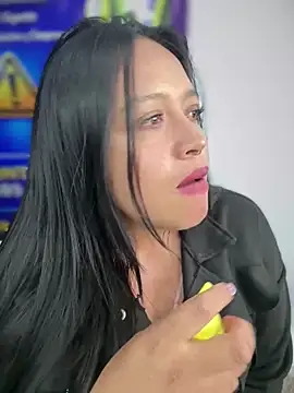 Snapshot of -Mia1 chatting on May 16, 2026, 1:21 pm -Mia1 online show from May 16, 2026, 1:21 pm