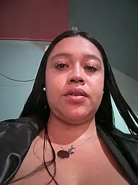 Snapshot of -Mia1 chatting on May 20, 2026, 12:11 pm -Mia1 online show from May 20, 2026, 12:11 pm