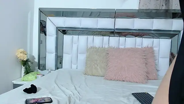 RebeccaGolden online show from October 3, 2025, 2:30 am