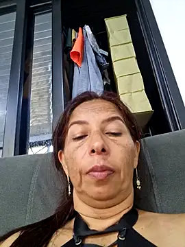 maleja23 online show from October 16, 2025, 2:07 pm