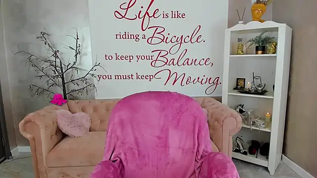 ReynaTheVixen online show from October 25, 2025, 4:57 pm