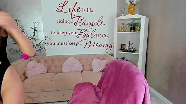 ReynaTheVixen online show from October 30, 2025, 5:46 pm