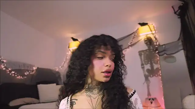 Snapshot of Brianna_Moon chatting on October 23, 2025, 4:45 am Brianna Moon online show from October 23, 2025, 4:45 am