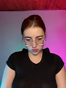 CoraVibes online show from November 6, 2025, 12:06 pm