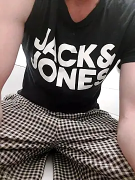 Snapshot of Hahahhdsj112 chatting on October 4, 2025, 9:35 pm Hahahhdsj112 online show from October 4, 2025, 9:35 pm