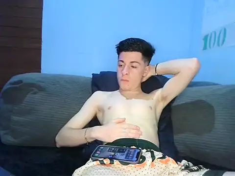 Snapshot of Newbrian20 chatting on October 4, 2025, 11:58 pm Newbrian20 online show from October 4, 2025, 11:58 pm