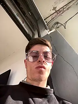 Snapshot of Newbrian20 chatting on October 8, 2025, 8:06 pm Newbrian20 online show from October 8, 2025, 8:06 pm