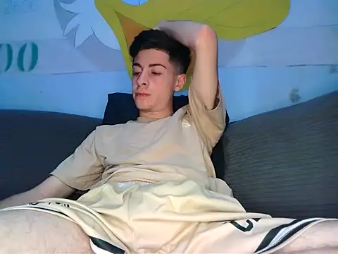 Snapshot of Newbrian20 chatting on November 14, 2025, 10:29 pm Newbrian20 online show from November 14, 2025, 10:29 pm