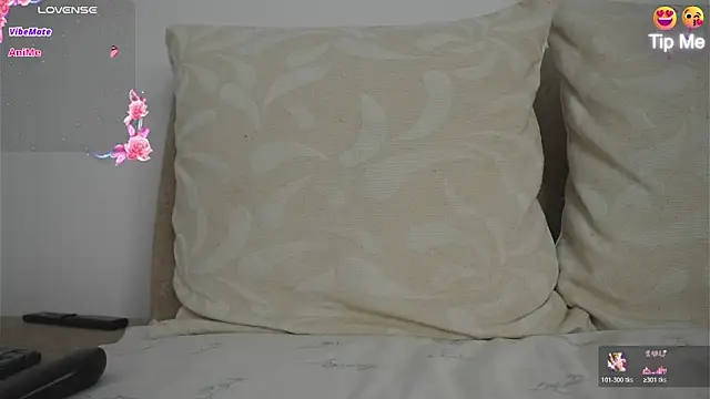 Roxybeautyy online show from March 24, 2026, 9:25 am