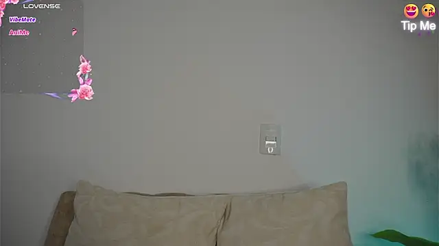 Roxybeautyy online show from April 4, 2026, 9:23 pm