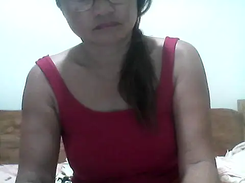 nathalie0045 online show from April 8, 2026, 7:58 pm