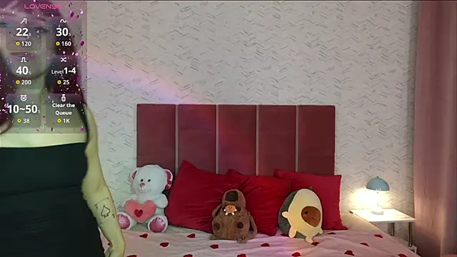 CoralineSky online show from September 12, 2025, 8:42 pm