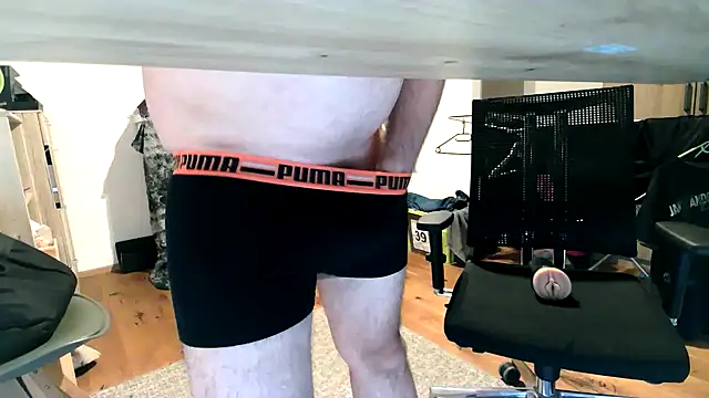 Snapshot of michaelm1983 chatting on November 17, 2025, 8:09 am michaelm1983 online show from November 17, 2025, 8:09 am