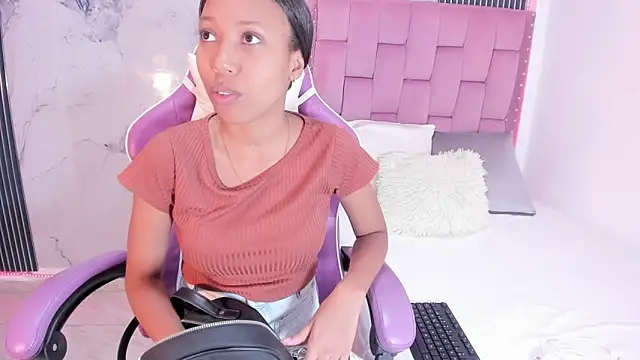 Mia Duarte1 online show from October 3, 2025, 7:22 pm