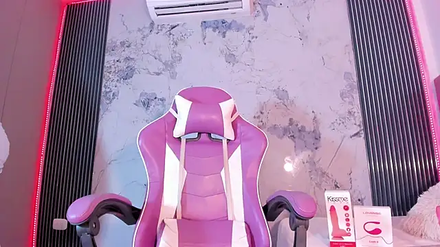 Mia Duarte1 online show from October 17, 2025, 7:27 pm