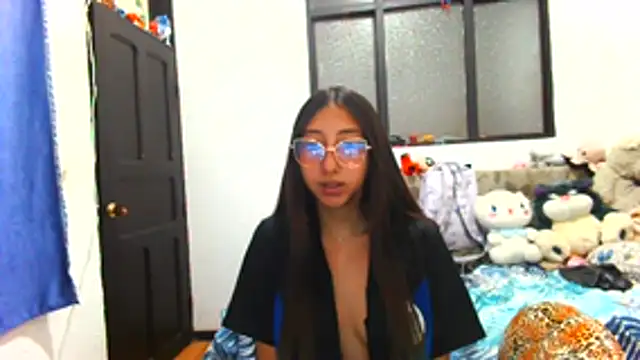 Snapshot of Nanilux chatting on October 22, 2025, 5:24 pm Nanilux online show from October 22, 2025, 5:24 pm