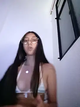 Snapshot of Nanilux chatting on November 9, 2025, 6:28 pm Nanilux online show from November 9, 2025, 6:28 pm