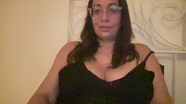 Snapshot of RosaFreya chatting on July 3, 2026, 3:46 am RosaFreya online show from July 3, 2026, 3:46 am