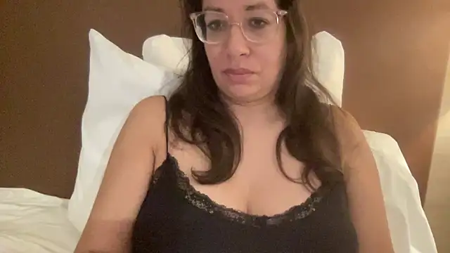 Snapshot of RosaFreya chatting on July 12, 2026, 6:26 am RosaFreya online show from July 12, 2026, 6:26 am