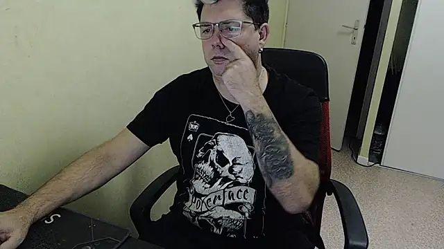 Snapshot of blueandwhite1 chatting on December 3, 2024, 3:22 pm blueandwhite1 online show from December 3, 2024, 3:22 pm