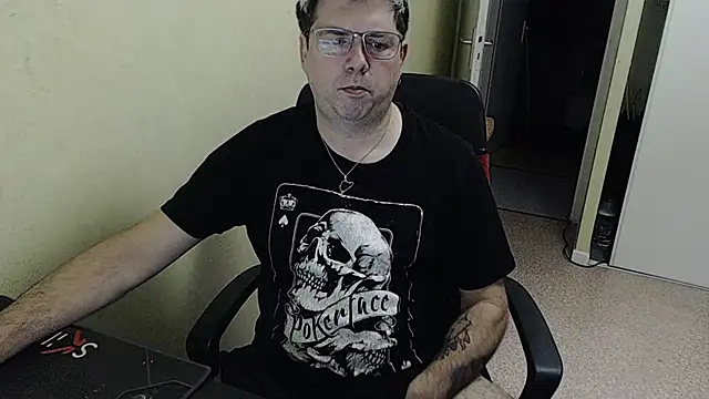 Snapshot of blueandwhite1 chatting on December 4, 2024, 8:23 am blueandwhite1 online show from December 4, 2024, 8:23 am