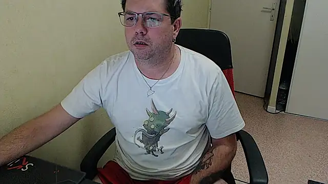 Snapshot of blueandwhite1 chatting on December 12, 2024, 3:59 pm blueandwhite1 online show from December 12, 2024, 3:59 pm