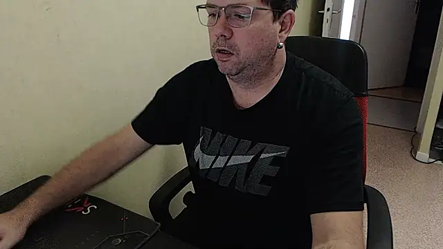 Snapshot of blueandwhite1 chatting on December 14, 2024, 11:39 am blueandwhite1 online show from December 14, 2024, 11:39 am