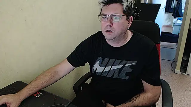 Snapshot of blueandwhite1 chatting on December 17, 2024, 3:28 pm blueandwhite1 online show from December 17, 2024, 3:28 pm